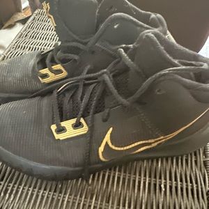 Boys Nike shoes 8.5